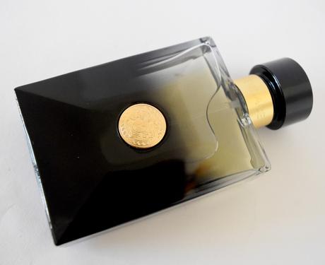 Versace Black Oud, une fragrance racée pour hommes Versace Black Oud, une fragrance racée pour hommes