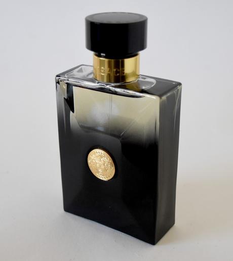 Versace Black Oud, une fragrance racée pour hommes Versace Black Oud, une fragrance racée pour hommes