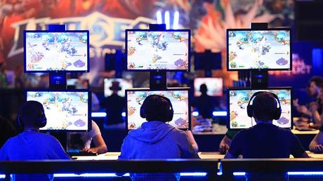 (Bloomberg) SMT0900-051316-Bloomberg Gamers wear headsets as they sit at a bank of monitors and play Activision Blizzard Inc.'s Heroes of the Storm computer game at the Gamescom video games trade fair in Cologne, Germany, on Wednesday, Aug. 5, 2015. The world's largest video-game fair runs from Aug. 6 to 8. Photographer: Krisztian Bocsi/Bloomberg
