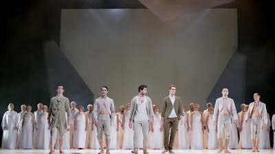 Pendant la Semaine Sainte, l'Opéra de Wroclaw présente une version dansée du Requiem de Mozart