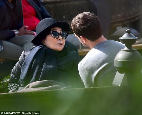 Yoko Ono : encore des photos rassurantes Yoko Ono : encore des photos rassurantes