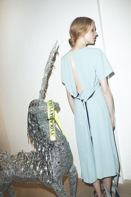 Look At Me Now : Alica Niedelská par Stuart Chen (exclusif) look-at-me-now-alica-niedelska-stuart-chen-folkr-11