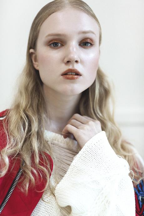 Look At Me Now : Alica Niedelská par Stuart Chen (exclusif) look-at-me-now-alica-niedelska-stuart-chen-folkr-08