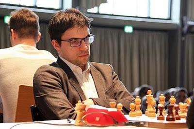 Mauvaise entrée en matière au Grenke Chess Classic pour le meilleur joueur d'échecs Français Maxime Vachier-Lagrave qui s'incline ronde 1 avec les Blancs contre Arkadij Naiditsch sur une défense française compliquée - Photo © Georgios Souleidis Mauvaise entrée en matière au Grenke Chess Classic pour le meilleur joueur d'échecs Français Maxime Vachier-Lagrave qui s'incline ronde 1 avec les Blancs contre Arkadij Naiditsch sur une défense française compliquée - Photo © Georgios Souleidis