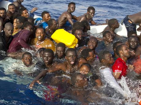 Les migrants ne savent pas nager.