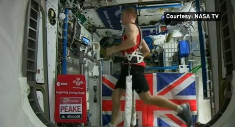 Cet astronaute britannique a participé au marathon de Londres depuis l’espace !