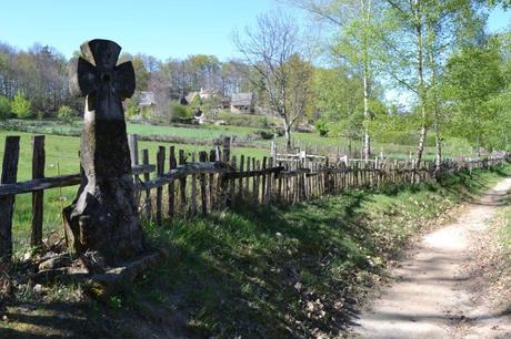 Un village au Moyen-Age en Xaintrie: à Saint-Julien-aux-bois.