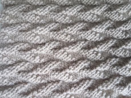 Point facile au tricot: un motif de feuilles alternées Point facile au tricot: un motif de feuilles alternées