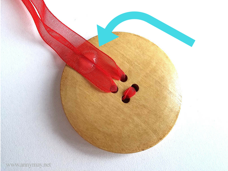 Faire des décorations pour le sapin de Noël en boutons – DIY facile et amusant Faire des décorations pour le sapin de Noël en boutons – DIY facile et amusant
