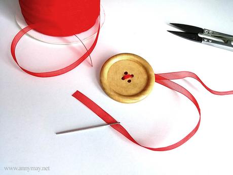 Faire des décorations pour le sapin de Noël en boutons – DIY facile et amusant tutoriel-ornement-pour-le-sapin-en-bouton