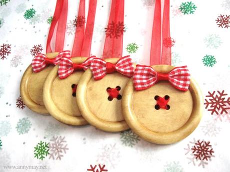 Faire des décorations pour le sapin de Noël en boutons – DIY facile et amusant Faire des décorations pour le sapin de Noël en boutons – DIY facile et amusant