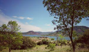 Tentons les Campings Clubs français à six Au bord du lac Salagou