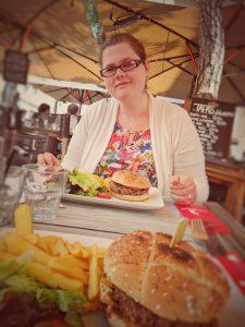 Tentons les Campings Clubs français à six Montpellier et notre traditionnelle Hamburger
