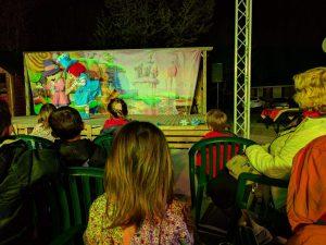Tentons les Campings Clubs français à six Capfun Feerix de Marseillan, le spectacle de Carambouille !