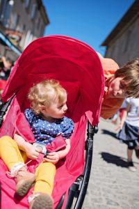 Tentons les Campings Clubs français à six Carcassonne en famille