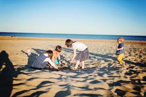 Tentons les Campings Clubs français à six Fin de journée à Marseillan Plage