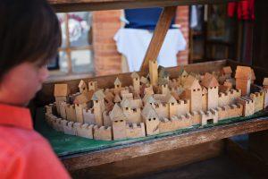 Tentons les Campings Clubs français à six Carcassonne en famille
