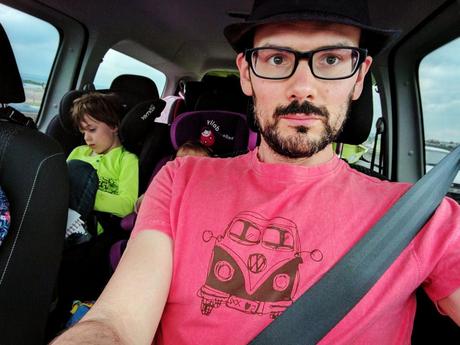Tentons les Campings Clubs français à six tous en voiture, VW Caddy Maxi life