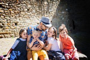 Tentons les Campings Clubs français à six Carcassonne en famille