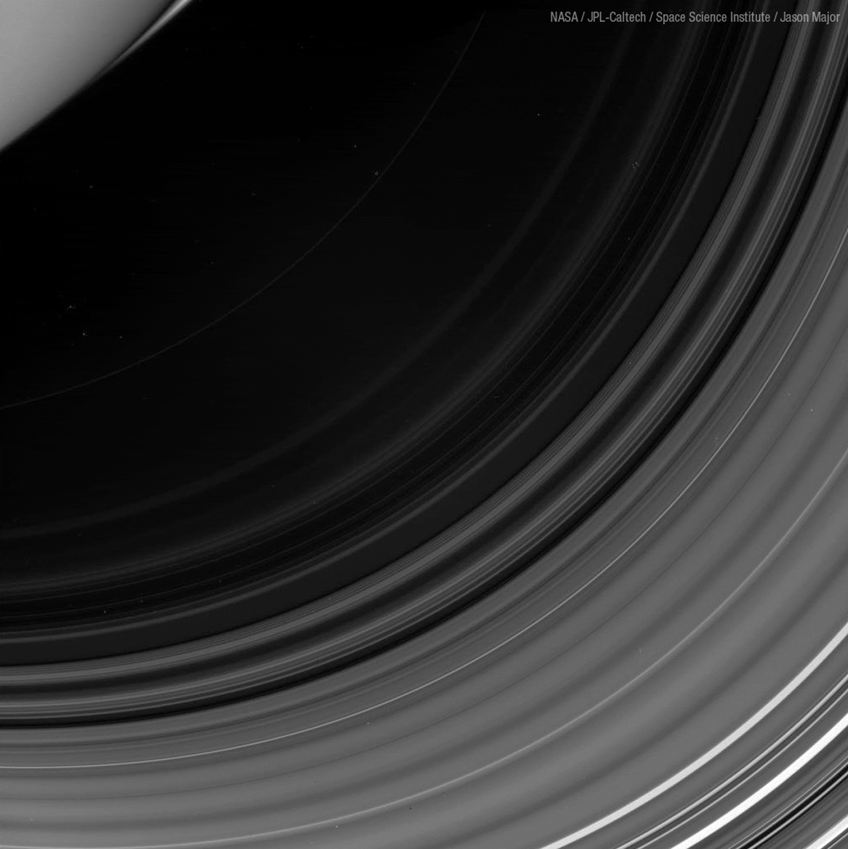 Ce qu’a vu Cassini lors de son premier grand plongeon entre Saturne et ses anneaux