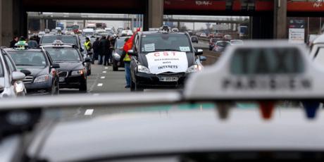 TAXIS contre VTC, comment sortir de la crise du transport rémunéré de personnes, en France