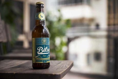 Dégustation de la « Betsy Beer » sur les vols Cathay Pacific entre Hong Kong et Paris en mai et juin Dégustation de la « Betsy Beer » sur les vols Cathay Pacific entre Hong Kong et Paris en mai et juin