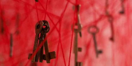 Chiharu Shiota simplicité et évidence chiharu shiota, contemporary art, installation, galerie art, art, daniel templon, japon, artiste, plasticien, performance, memory, shiota, venice biennale, the key in the hand