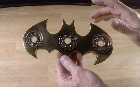 Un ferronnier se fabrique un Spinner Batman géant