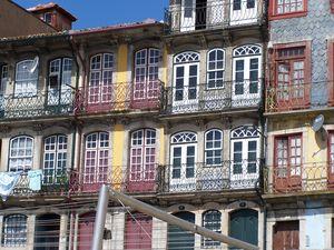 Porto_Cais_da_Ribeira_maisons_zoom_es