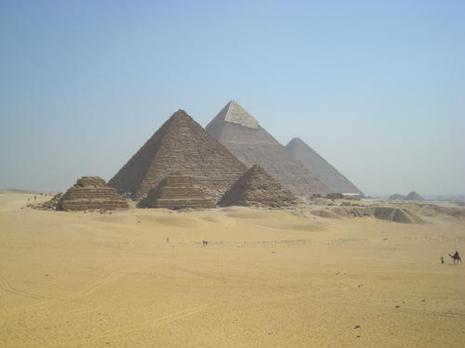Au pied des pyramides de Gizeh