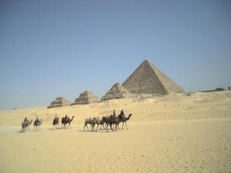 Au pied des pyramides de Gizeh