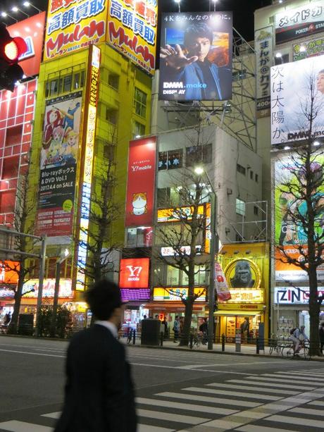 Voyage à Tokyo : Akihabara Voyage à Tokyo : Akihabara
