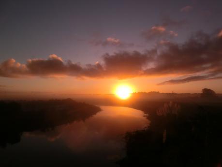 né dehors né dehors