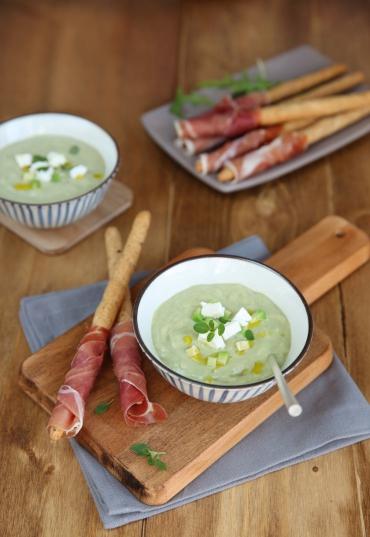 Velouté d'avocat au citron vert, concombre et feta bio Recette bio : Velouté d'avocat au citron vert, concombre et féta bio Bonneterre