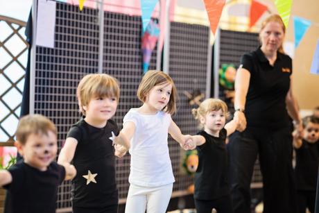 Faites entrer les artistes ! Ecole du Sart Tilman - Spectacle de Cirque des classes de maternelles - 2017