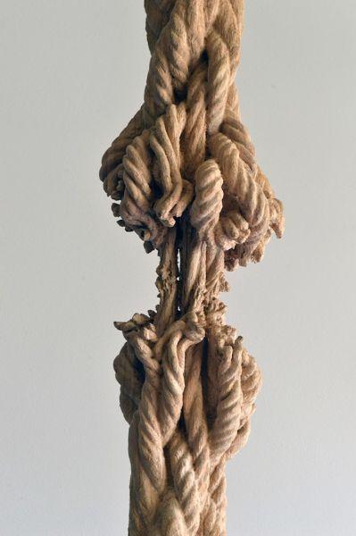 Sculpture sur tronc par Maskull Lasserre