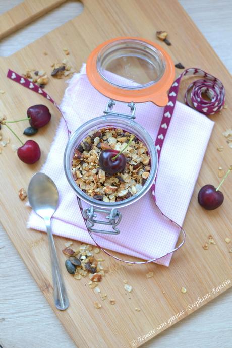Chia pudding au granola & confiture de cerises Chia pudding