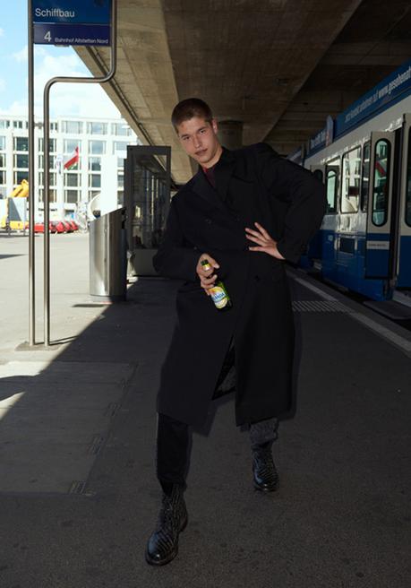Vetements s’invite dans les rues de Zurich pour l’été 2018 vetements-collection-printemps-ete-2018-shooting-zurich-demna-gvasalia-folkr-48