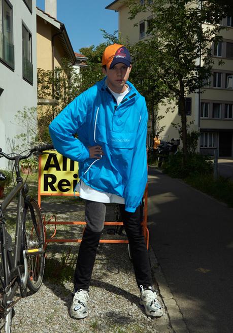 Vetements s’invite dans les rues de Zurich pour l’été 2018 vetements-collection-printemps-ete-2018-shooting-zurich-demna-gvasalia-folkr-39