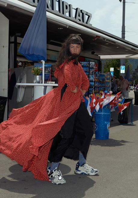 Vetements s’invite dans les rues de Zurich pour l’été 2018 vetements-collection-printemps-ete-2018-shooting-zurich-demna-gvasalia-folkr-31