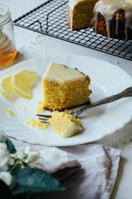 Cake de Polenta au Citron & Ganache Sureau Chocolat Blanc