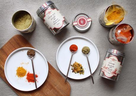 Beignets de tomates vertes, sauce au yaourt et épis de maïs