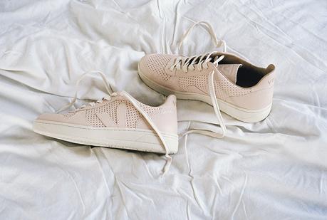 Veja pre-collection automne 2017 : A Girl in Bastille vejaprefall-FW17-girl-bastille-folkr (1)
