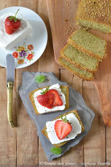 Tartines de chèvre frais & fraises sur pain au pesto de fanes {sans gluten} Tartines de chèvre frais & fraises sur pain au pesto de fanes {sans gluten}