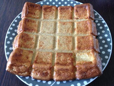 Un petit flan sucré aux courgettes L’image contient peut-être : dessert, nourriture et intérieur
