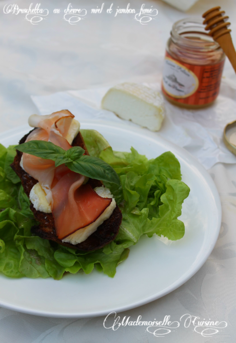 Bruschetta au chèvre, miel et jambon fumé