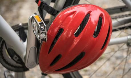 Le casque de vélo Ekoi, devance le peloton, coté personnalisation