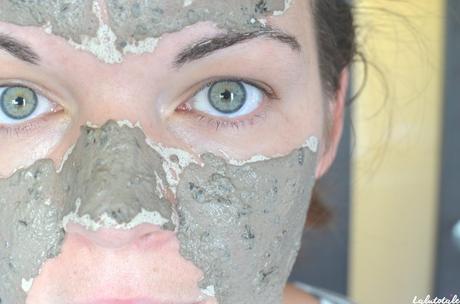 ( The Body Shop ) Himalayan Charcoal purifying glow mask : un masque purifiant…au charbon de bois !