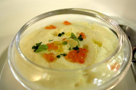 Mousse d'asperges blanches, œufs de truite…© Gourmets&Co