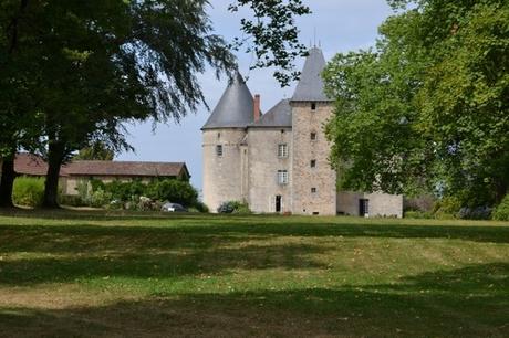 Sur la route Richard Coeur de Lion :Châteaux de Montbrun, Brie, 10/ -